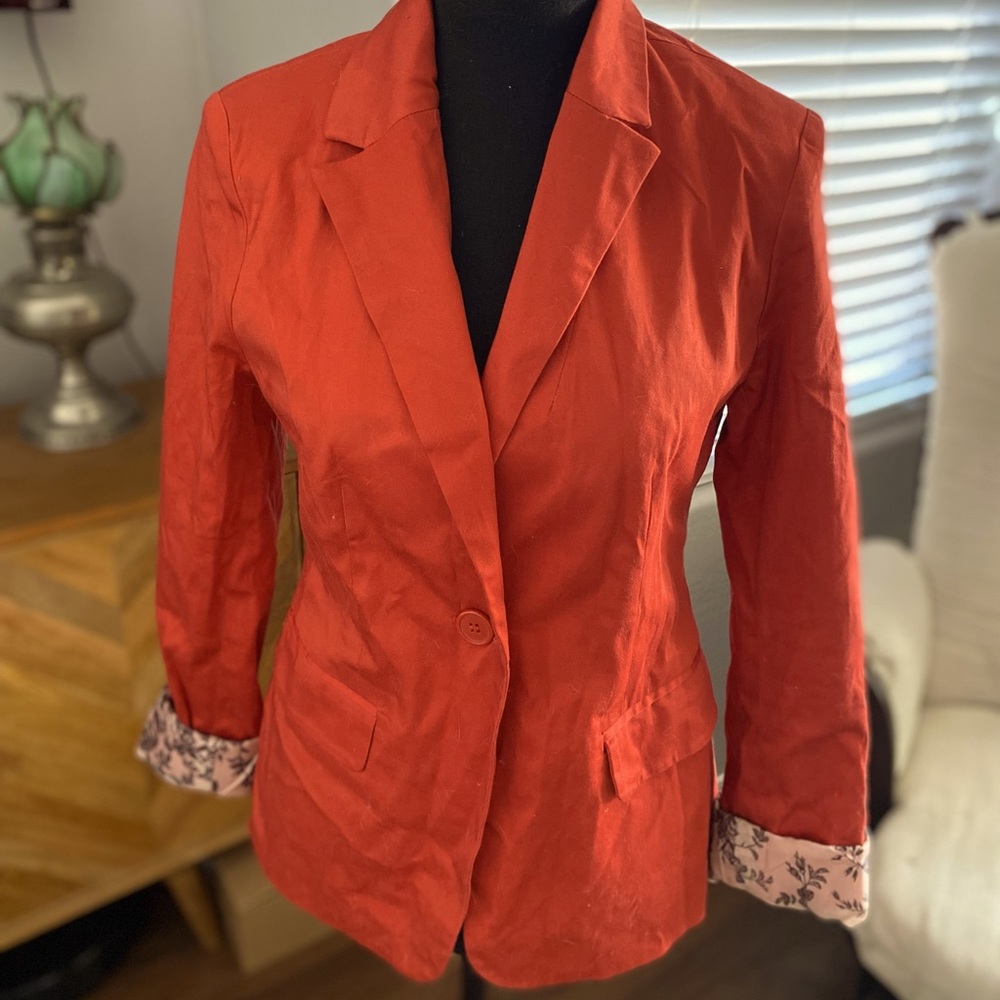 🧡NWOT  Beautifully floral lined orange jacket! 🧡